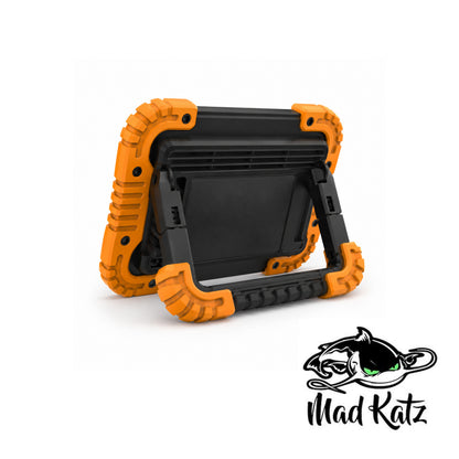Mad Katz 30W Glow Show Illuminator LED Light with Built-In Power Bank
